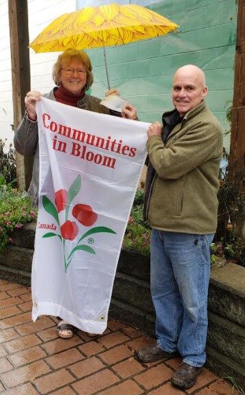 ADGC Donation to CIB Shirley Fowler and ADGC president Glenn Gytenbeek Oct 29 2021