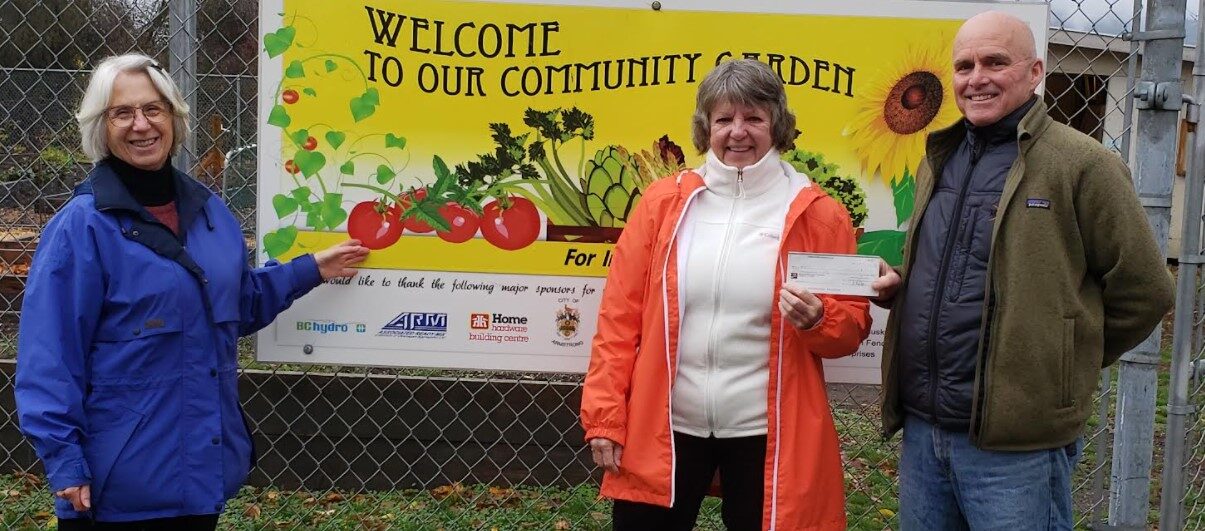 ADGC Donation to Community Garden Rea Smith, Volunteer Doreen and ADGC President Glenn Gytenbeek Oct. 29 2021